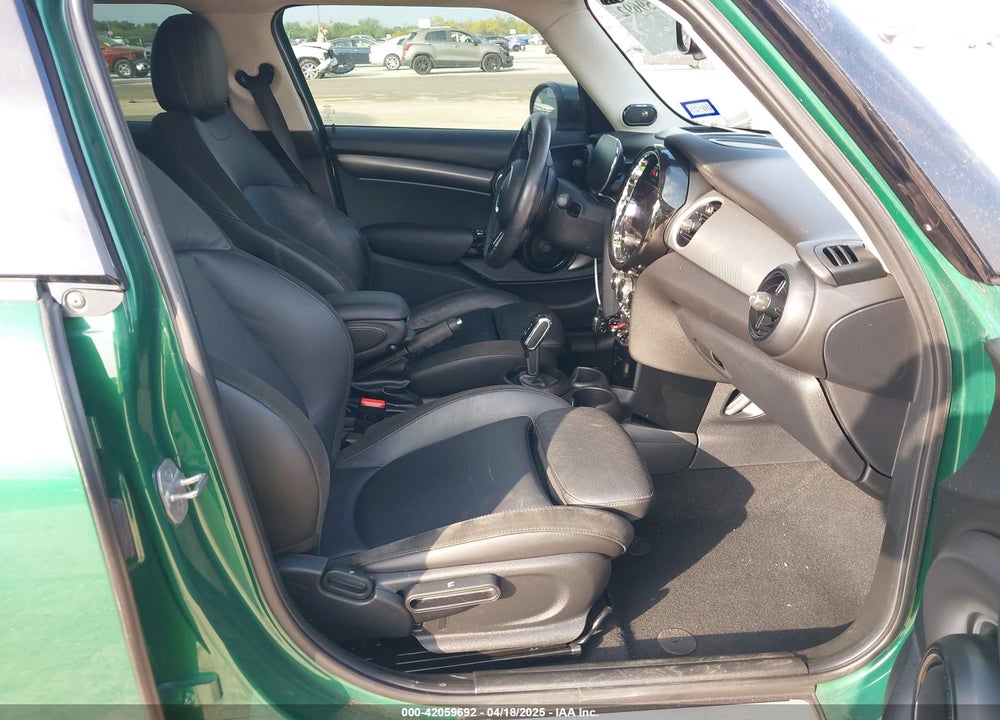 2022 MINI HARDTOP 4 DOOR VIN: WMW33DK04N2P84250