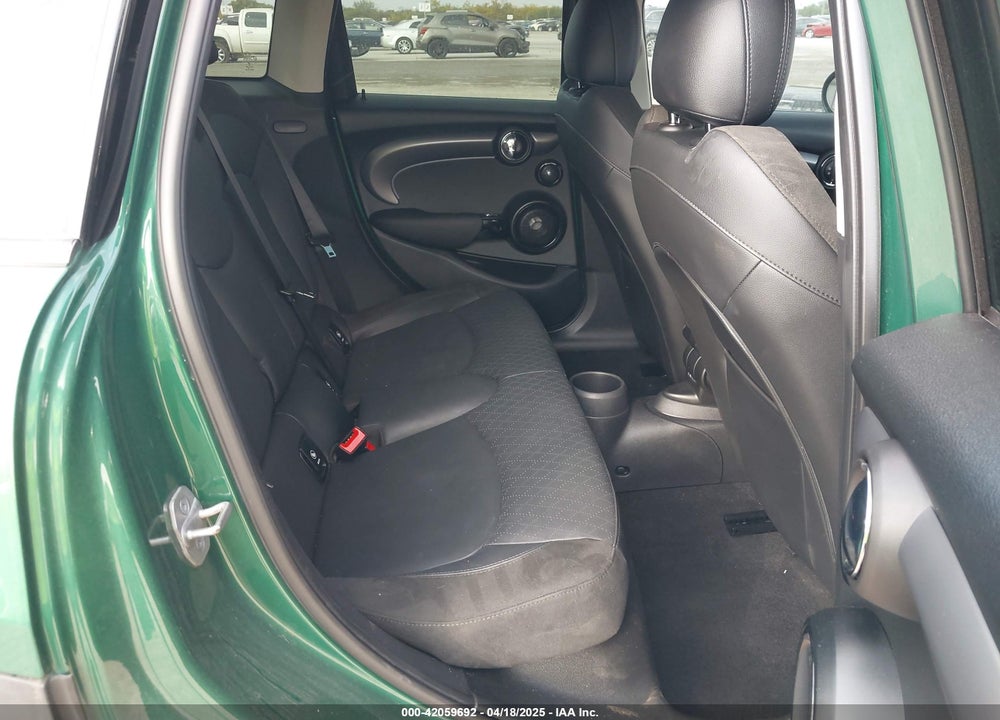 2022 MINI HARDTOP 4 DOOR VIN: WMW33DK04N2P84250