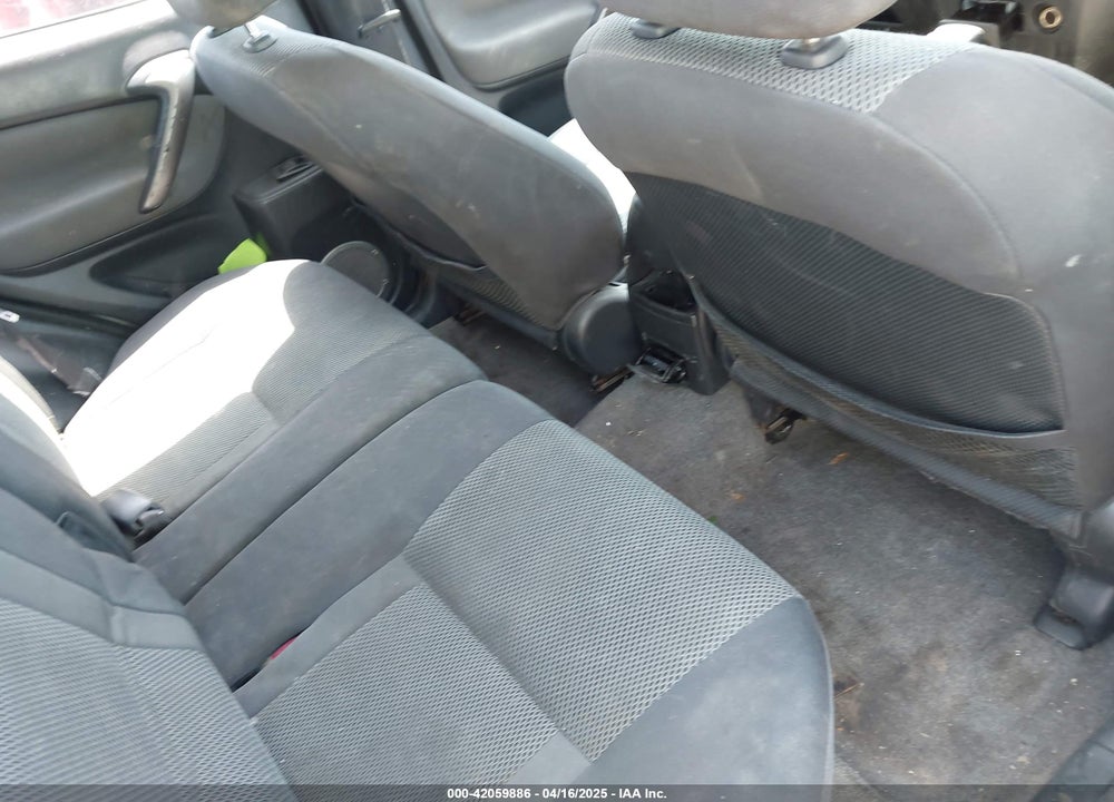 2004 TOYOTA RAV4 VIN: JTEGD20V340028581