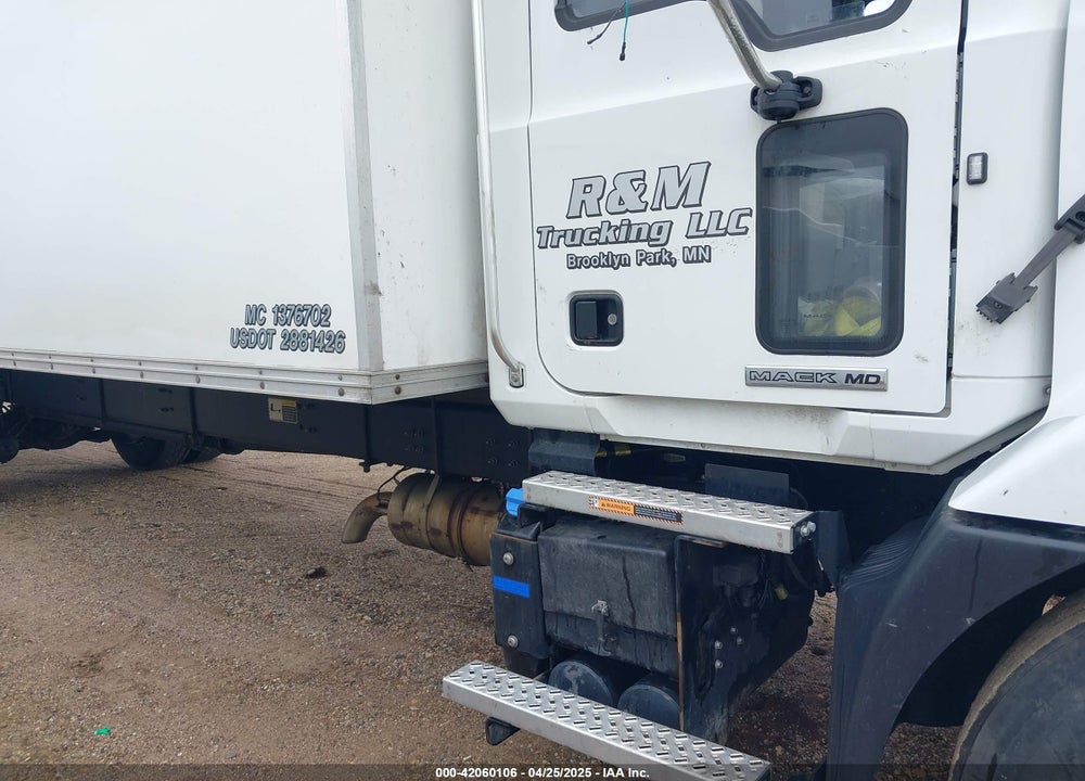 2023 MACK MD VIN: 1M2MDBAA9PS008844