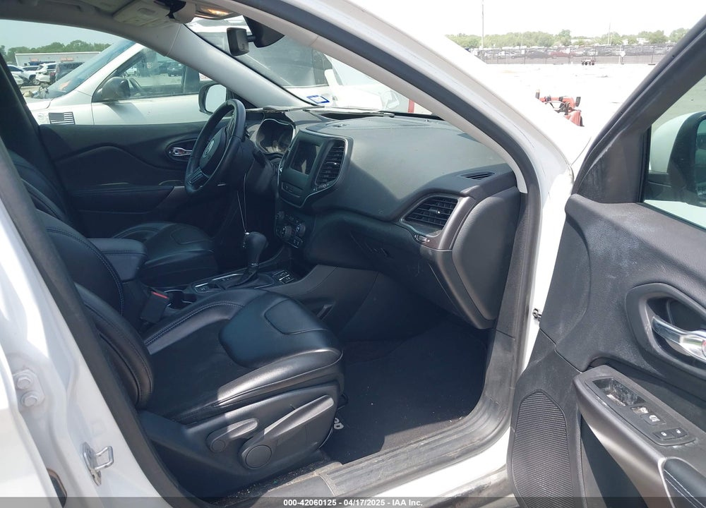 2019 JEEP CHEROKEE LATITUDE PLUS FWD VIN: 1C4PJLLBXKD220221