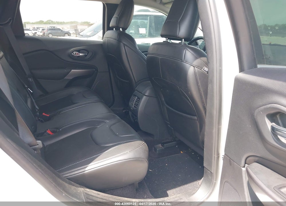 2019 JEEP CHEROKEE LATITUDE PLUS FWD VIN: 1C4PJLLBXKD220221