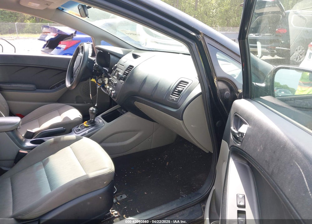 2015 KIA FORTE VIN: KNAFK4A63F5372889