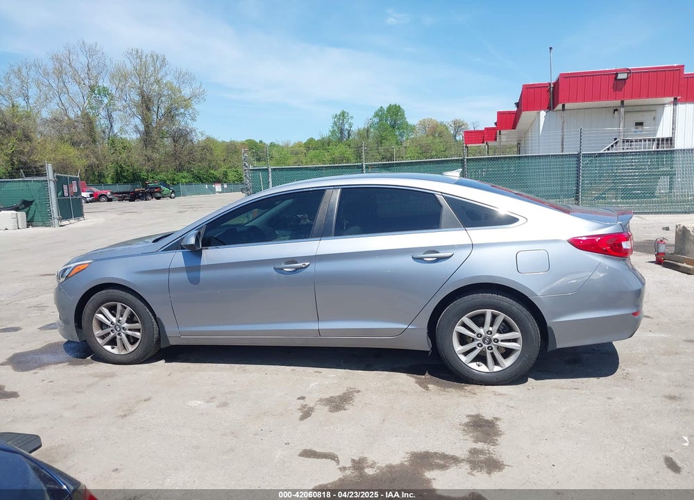 2015 HYUNDAI SONATA SE VIN: 5NPE24AF2FH172455