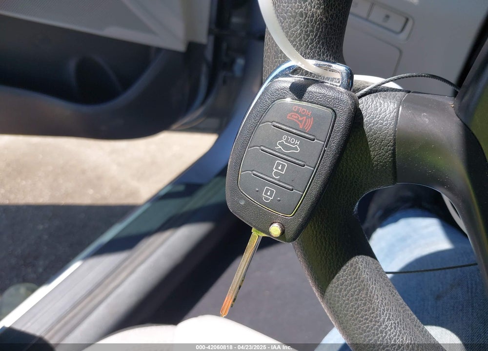 2015 HYUNDAI SONATA SE VIN: 5NPE24AF2FH172455