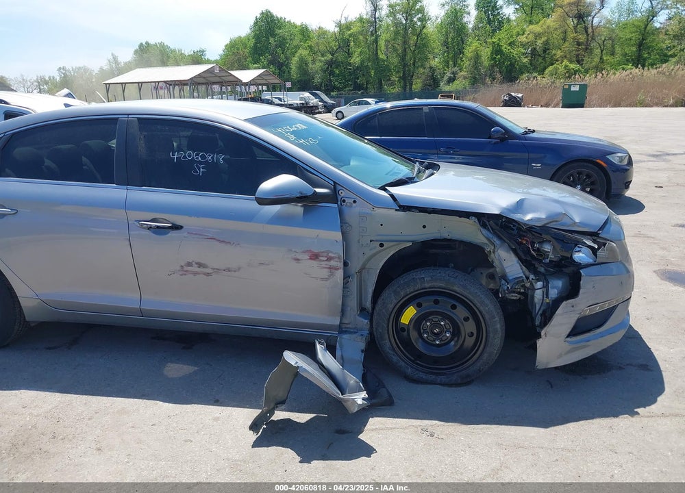 2015 HYUNDAI SONATA SE VIN: 5NPE24AF2FH172455