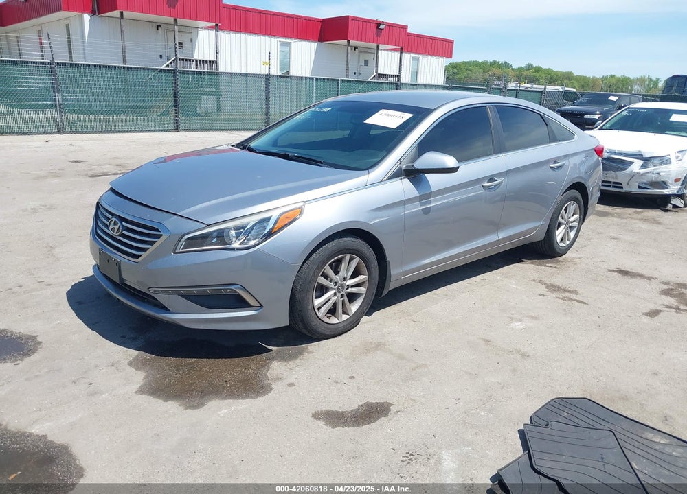 2015 HYUNDAI SONATA SE VIN: 5NPE24AF2FH172455