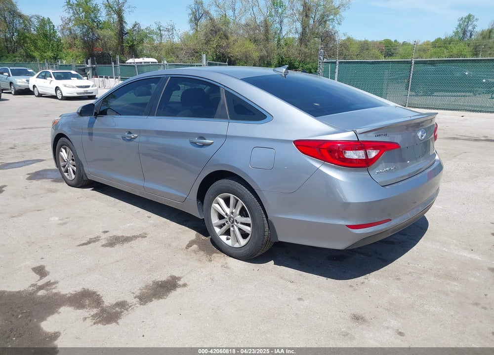 2015 HYUNDAI SONATA SE VIN: 5NPE24AF2FH172455