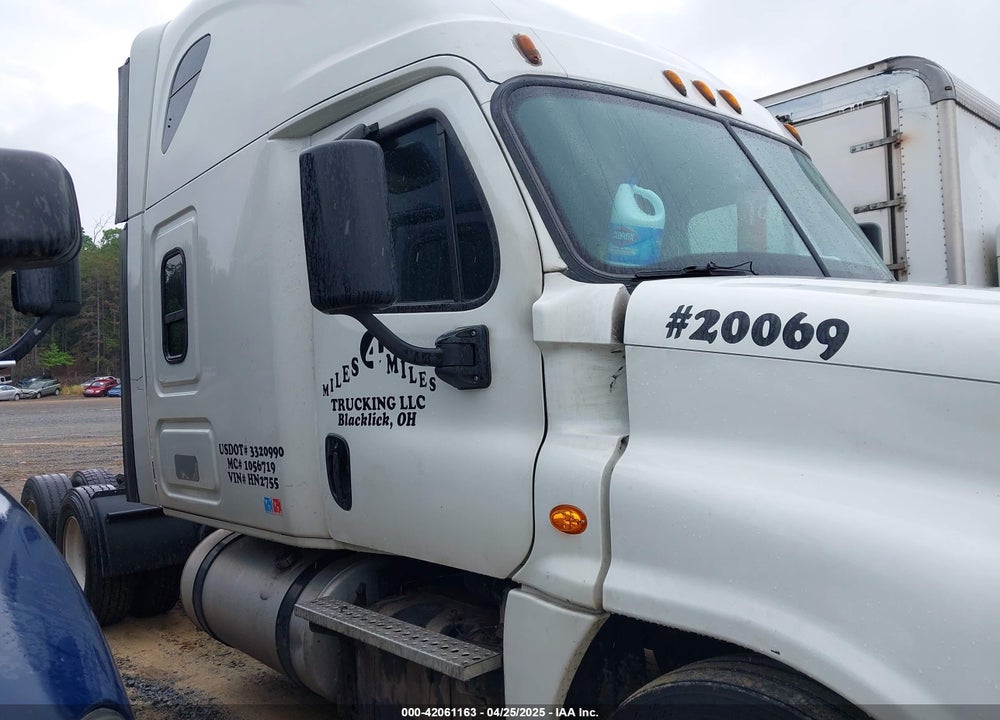 2016 FREIGHTLINER CASCADIA 125 --- VIN: 3AKJGLD58GSHN2755