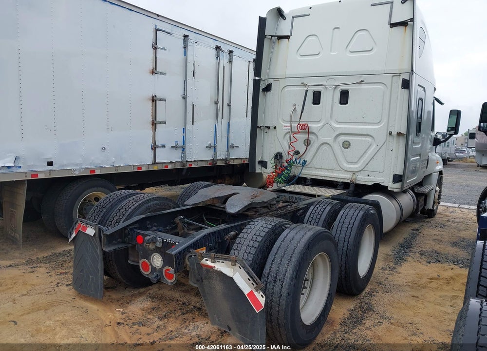 2016 FREIGHTLINER CASCADIA 125 --- VIN: 3AKJGLD58GSHN2755