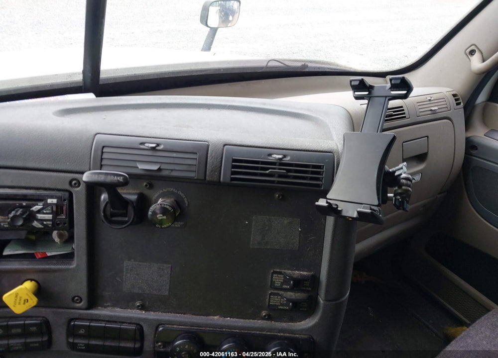 2016 FREIGHTLINER CASCADIA 125 --- VIN: 3AKJGLD58GSHN2755