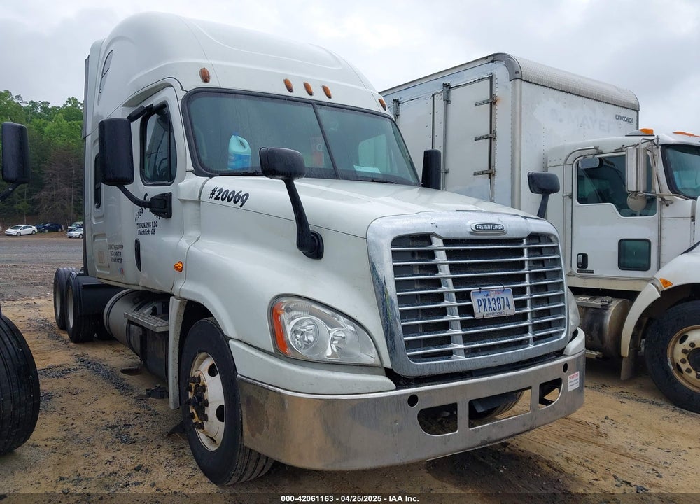 2016 FREIGHTLINER CASCADIA 125 --- VIN: 3AKJGLD58GSHN2755