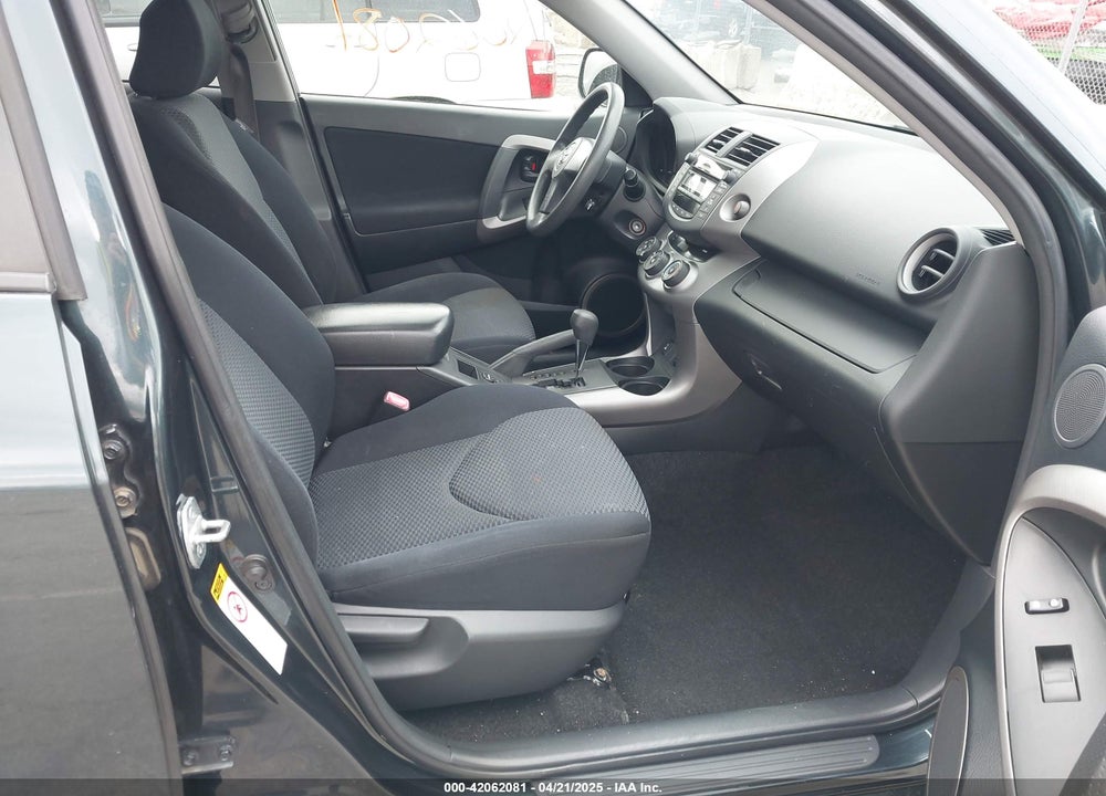 2008 TOYOTA RAV4 VIN: JTMBK32V586043805