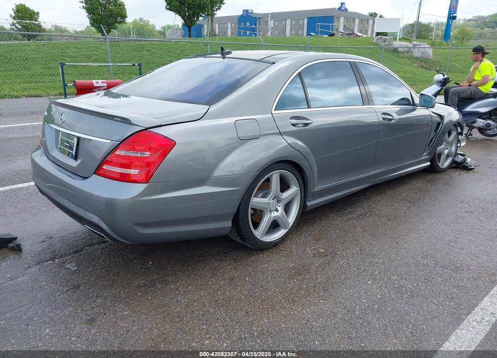2013 MERCEDES-BENZ S 550 VIN: WDDNG7DBXDA510898
