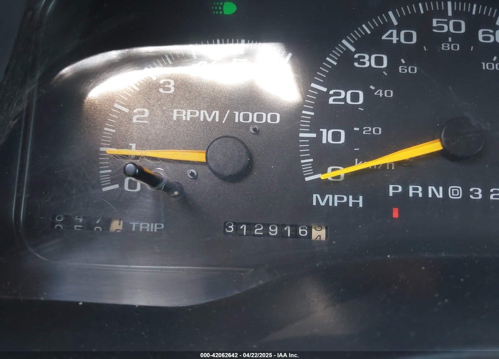 1999 CHEVROLET SUBURBAN 1500 LT VIN: 3GNFK16R8XG115054