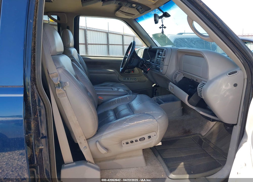 1999 CHEVROLET SUBURBAN 1500 LT VIN: 3GNFK16R8XG115054