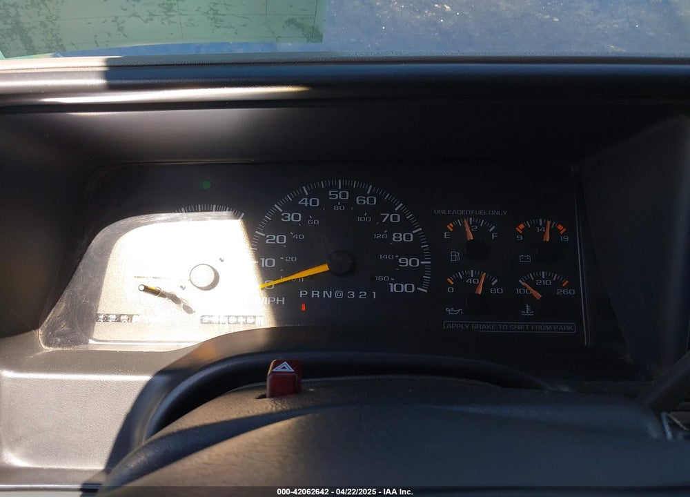 1999 CHEVROLET SUBURBAN 1500 LT VIN: 3GNFK16R8XG115054