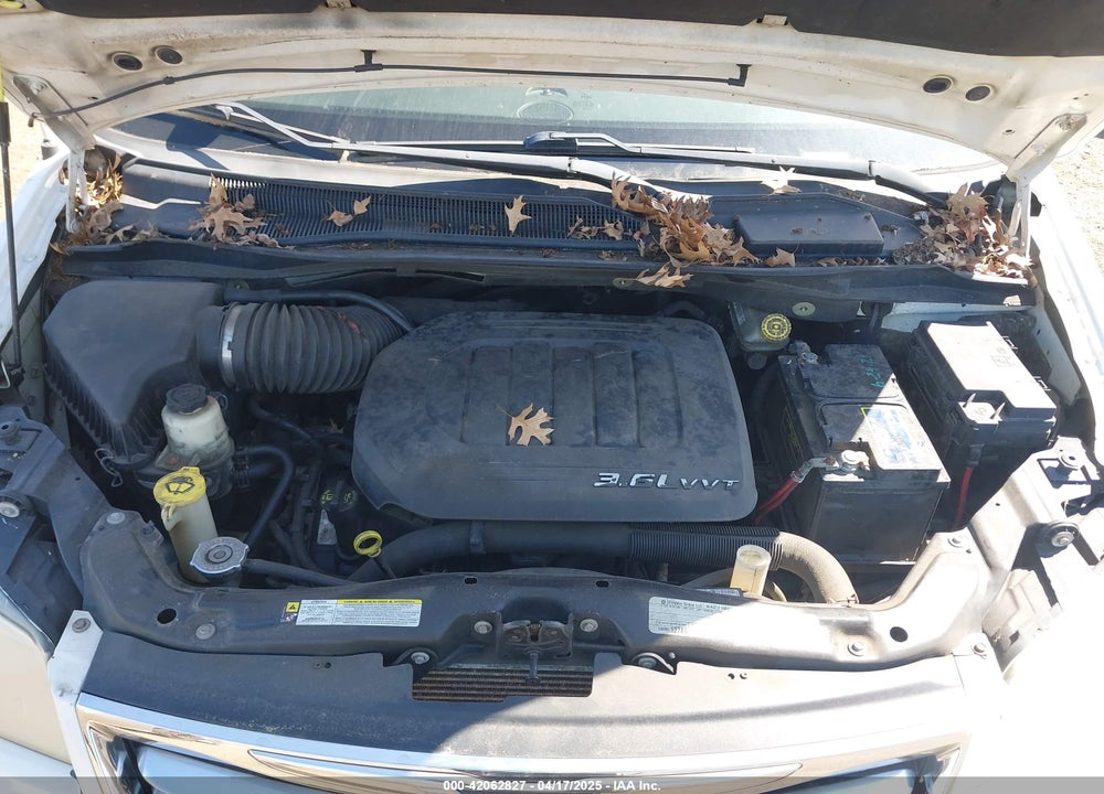 2011 CHRYSLER TOWN & COUNTRY VIN: 2A4RR5DG3BR624492