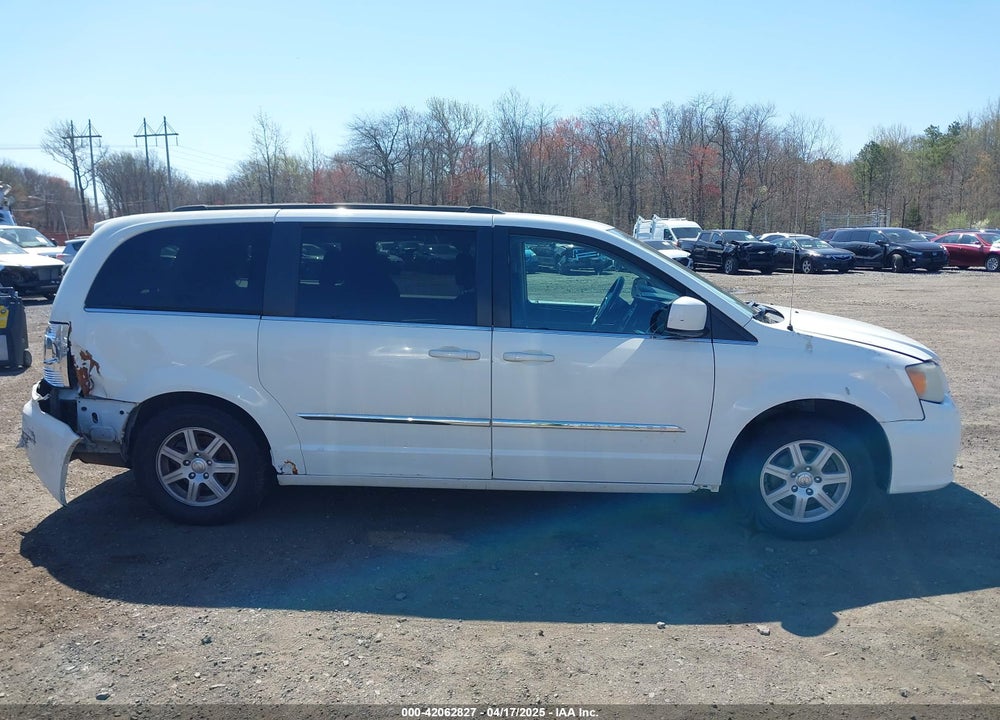 2011 CHRYSLER TOWN & COUNTRY VIN: 2A4RR5DG3BR624492