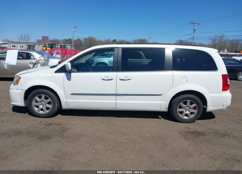 2011 CHRYSLER TOWN & COUNTRY VIN: 2A4RR5DG3BR624492