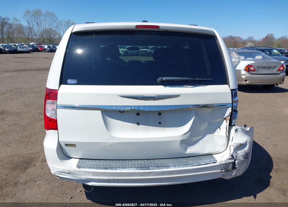 2011 CHRYSLER TOWN & COUNTRY VIN: 2A4RR5DG3BR624492