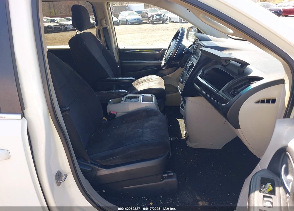 2011 CHRYSLER TOWN & COUNTRY VIN: 2A4RR5DG3BR624492
