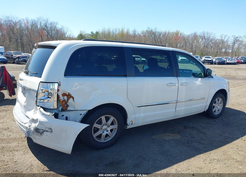 2011 CHRYSLER TOWN & COUNTRY VIN: 2A4RR5DG3BR624492
