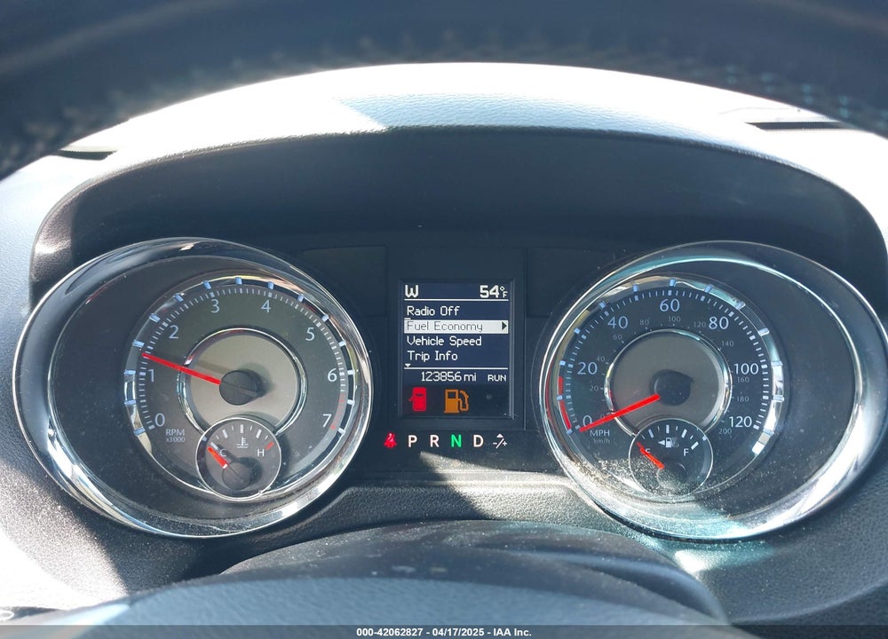 2011 CHRYSLER TOWN & COUNTRY VIN: 2A4RR5DG3BR624492