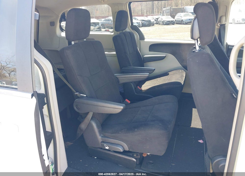 2011 CHRYSLER TOWN & COUNTRY VIN: 2A4RR5DG3BR624492