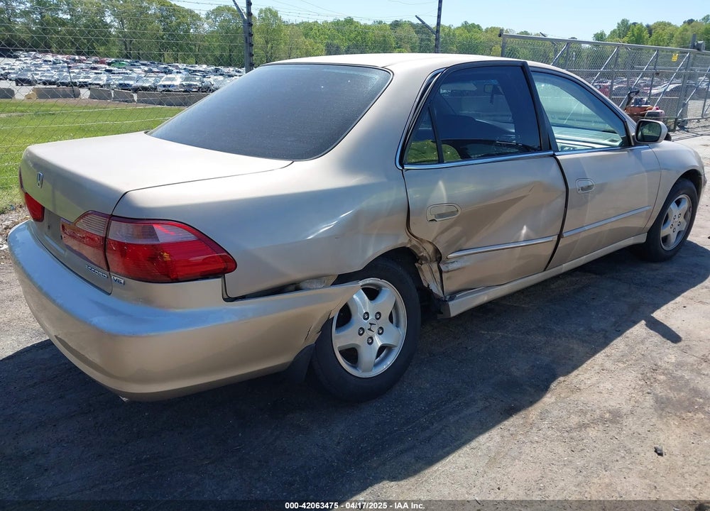 2000 HONDA ACCORD 3.0 EX VIN: 1HGCG1655YA069095