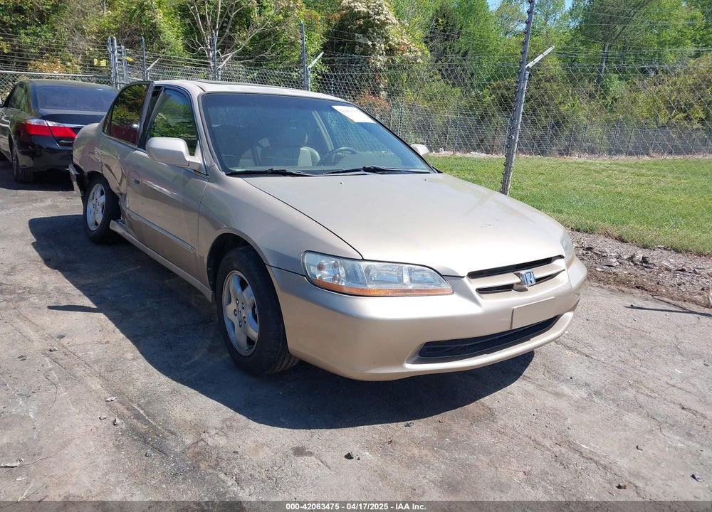 2000 HONDA ACCORD 3.0 EX VIN: 1HGCG1655YA069095