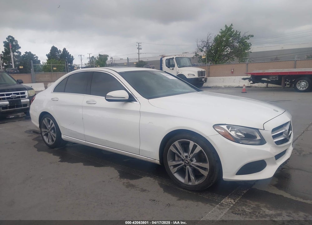 2018 MERCEDES-BENZ C 300 VIN: 55SWF4JB9JU235630