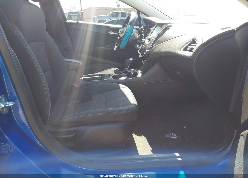 2018 CHEVROLET CRUZE VIN: 1G1BE5SM8J7105300