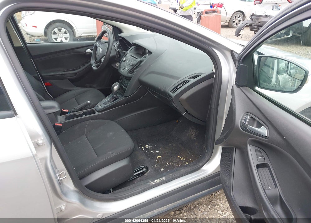 2017 FORD FOCUS SE VIN: 1FADP3F25HL328358
