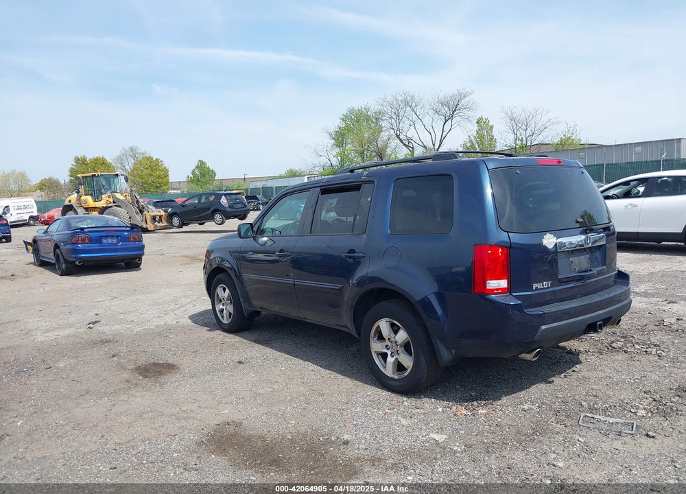2011 HONDA PILOT VIN: 5FNYF3H72BB042078