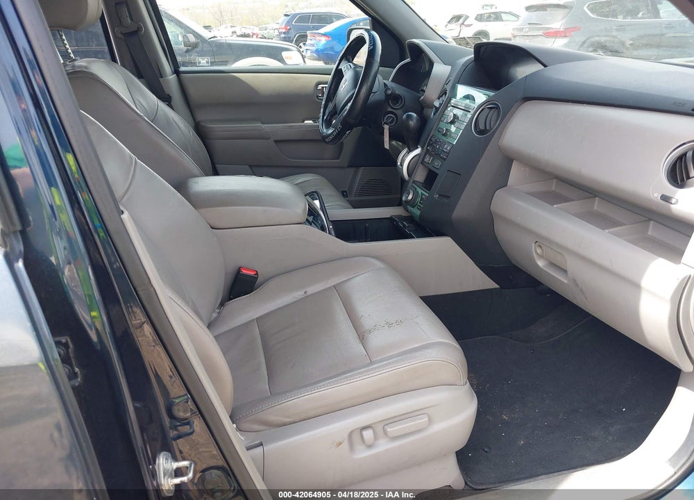 2011 HONDA PILOT VIN: 5FNYF3H72BB042078