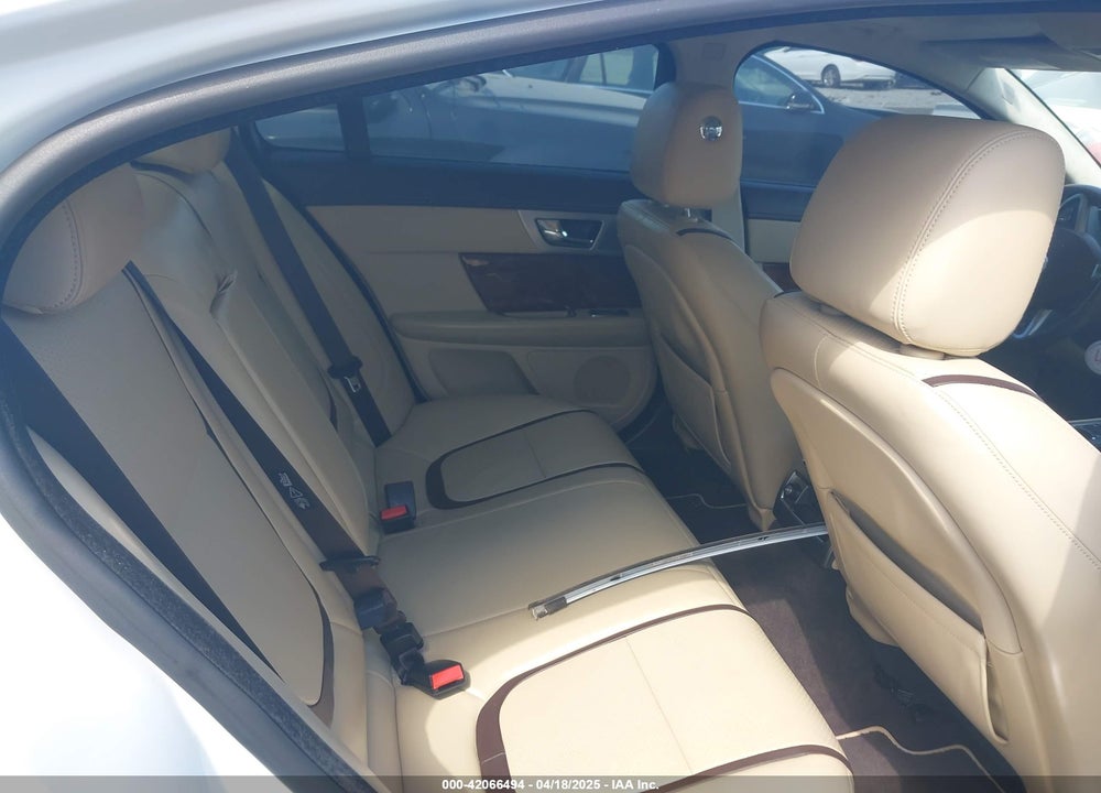 2012 JAGUAR XF VIN: SAJWA0HB2CLS27580