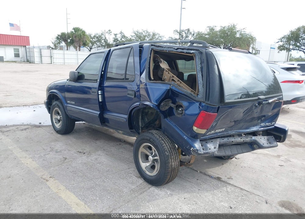 2002 CHEVROLET BLAZER LS VIN: 1GNCS13W92K202301