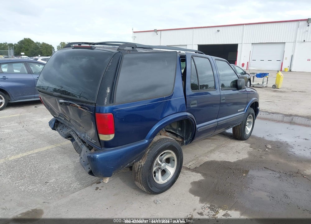 2002 CHEVROLET BLAZER LS VIN: 1GNCS13W92K202301