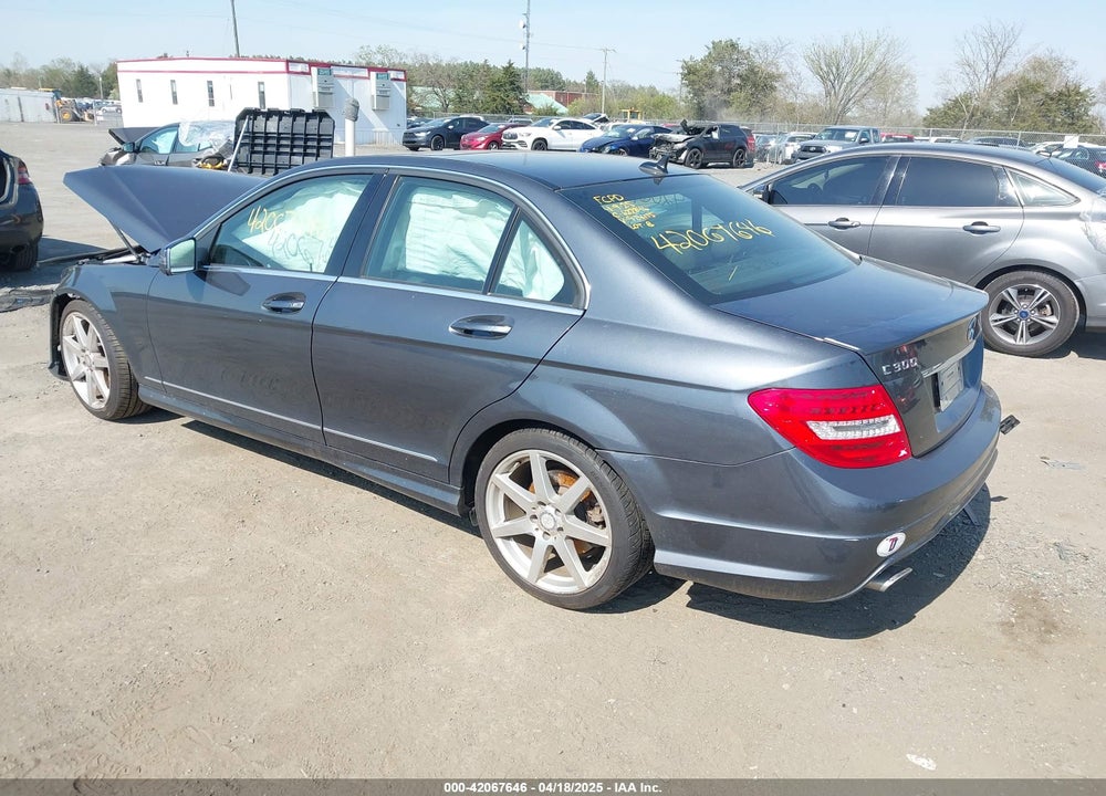 2014 MERCEDES-BENZ C 300 VIN: WDDGF8AB3EA924175