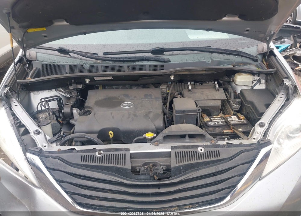 2014 TOYOTA SIENNA LE V6 8 PASSENGER VIN: 5TDKK3DC6ES424568