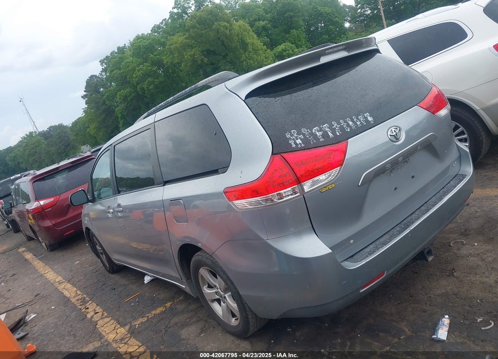 2014 TOYOTA SIENNA LE V6 8 PASSENGER VIN: 5TDKK3DC6ES424568