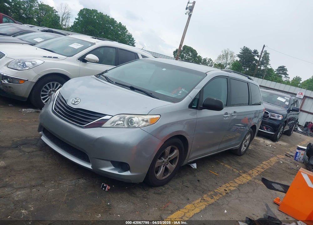 2014 TOYOTA SIENNA LE V6 8 PASSENGER VIN: 5TDKK3DC6ES424568