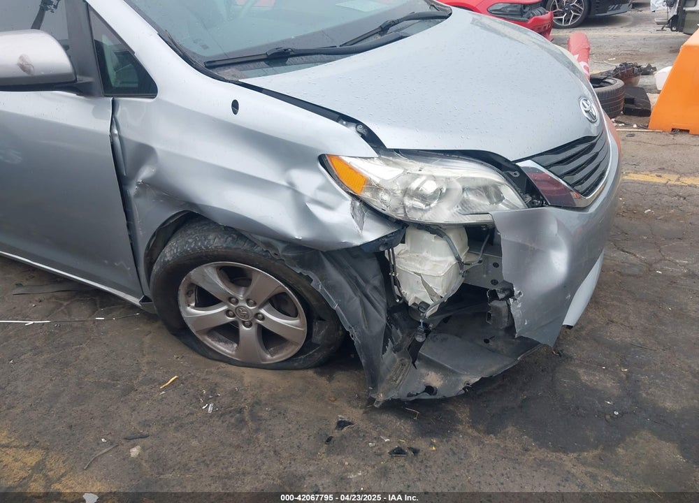 2014 TOYOTA SIENNA LE V6 8 PASSENGER VIN: 5TDKK3DC6ES424568