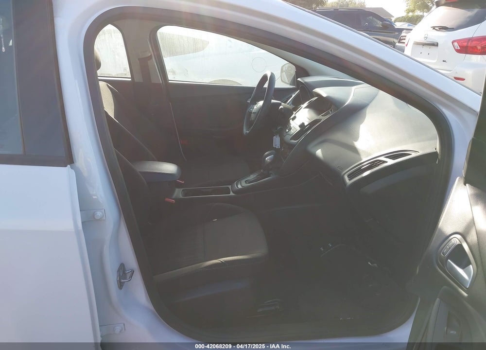 2018 FORD FOCUS SE VIN: 1FADP3F23JL328462