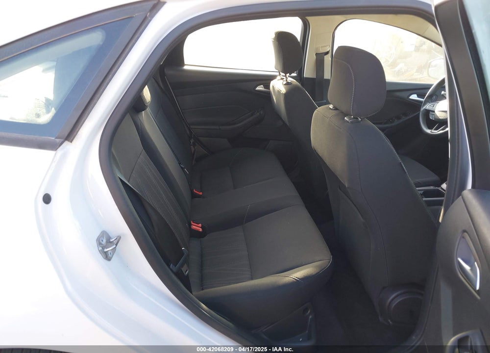 2018 FORD FOCUS SE VIN: 1FADP3F23JL328462
