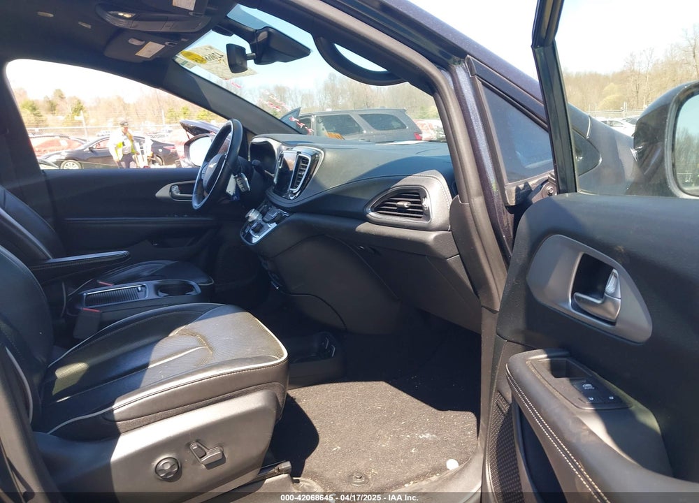 2019 CHRYSLER PACIFICA HYBRID LIMITED VIN: 2C4RC1N71KR722189