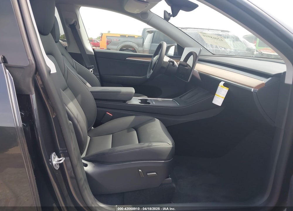 2025 TESLA MODEL Y VIN: 7SAYGDEE1SA360909