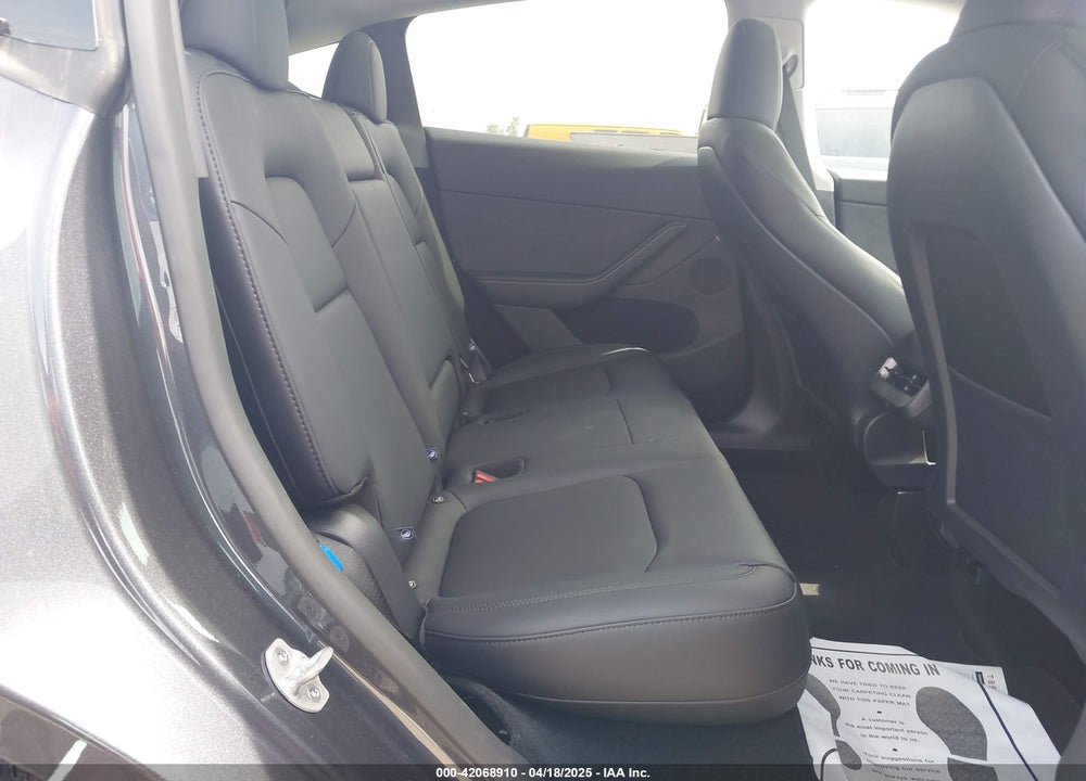 2025 TESLA MODEL Y VIN: 7SAYGDEE1SA360909