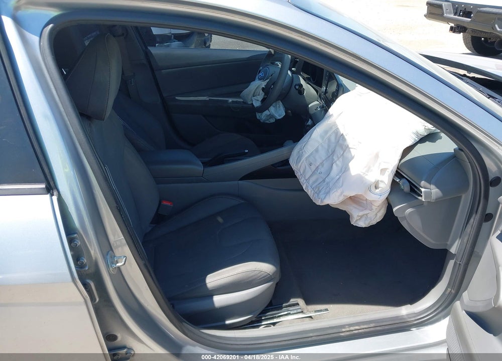 2022 HYUNDAI ELANTRA VIN: 5NPLM4AG8NH081957
